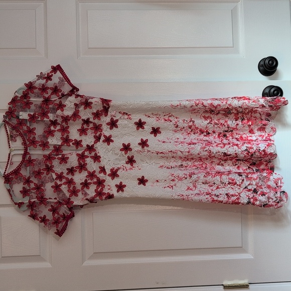 Elie Tahari Dresses & Skirts - Elie Tahari Red and White Floral Lace Detail Dress NWT